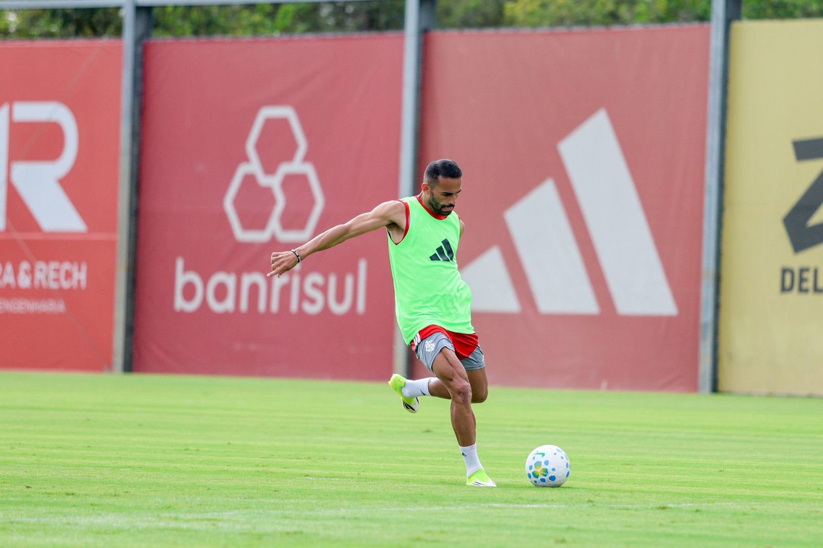 Inter treina no feriado e mira duelo com Corinthians - Imagem do artigo original