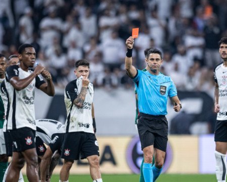 Matheuzinho exalta defesa corintiana na vitória de estreia - Imagem do artigo original