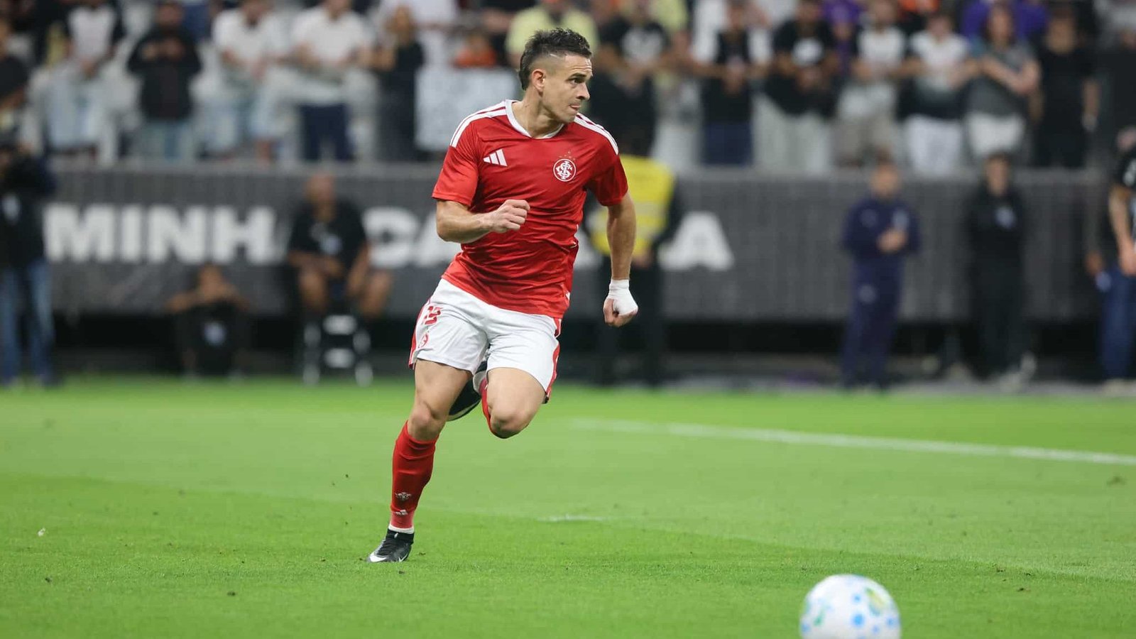 John Stones deixa Manchester City após dez anos vitoriosos - Imagem do artigo original