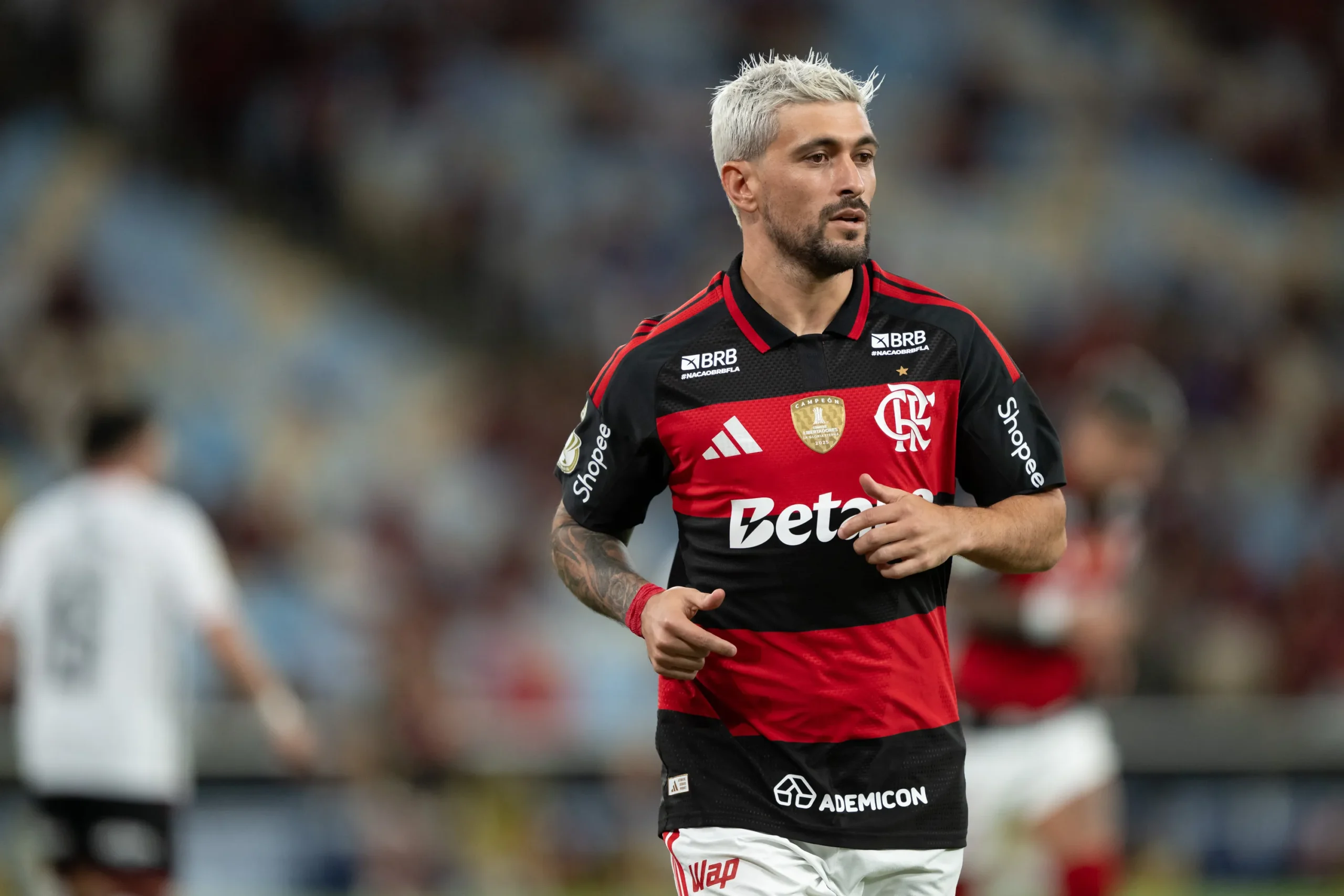 Arrascaeta sofre fratura na clavícula e vira desfalque no Flamengo - Imagem do artigo original