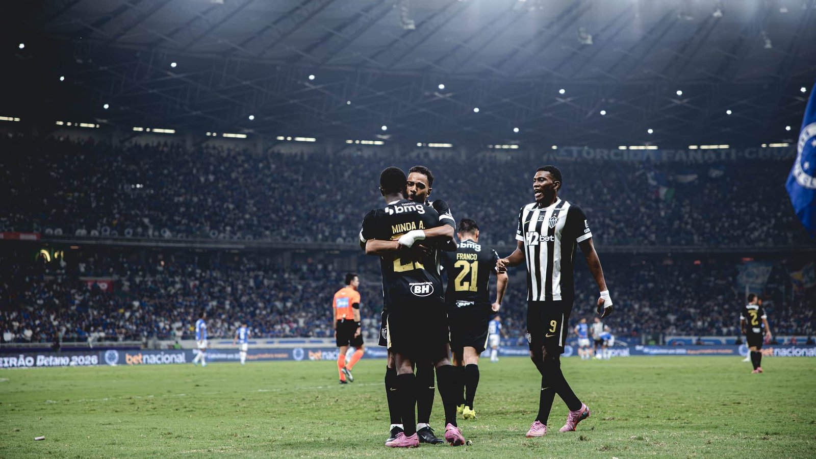 Gabriel Brazão critica arbitragem após empate de Santos - Imagem do artigo original