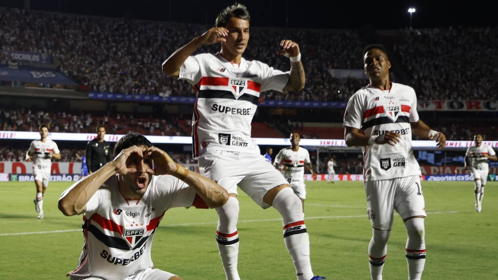 Fluminense vence Bolívar e segue vivo na Libertadores - Imagem do artigo original