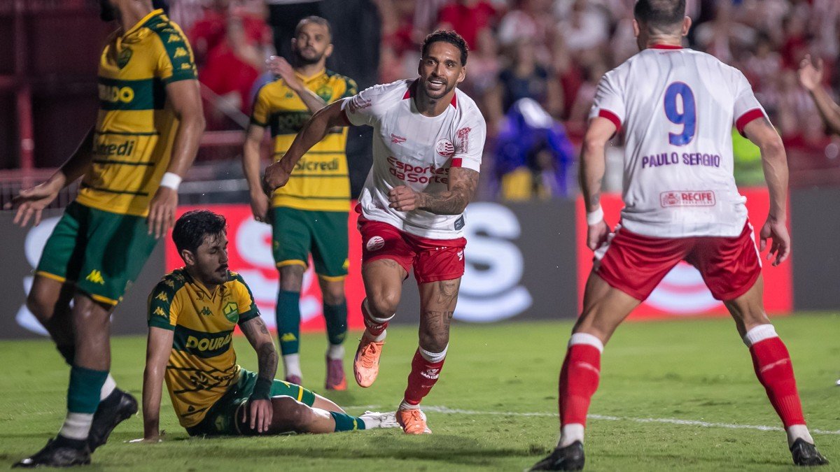 Náutico vence Cuiabá e lidera a Série B de forma provisória - Imagem do artigo original