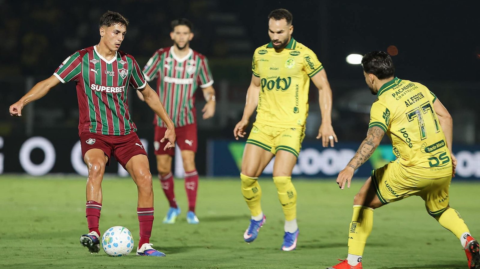 Flamengo x Palmeiras: Carrascal recebe vermelho aos 22′ - Imagem do artigo original