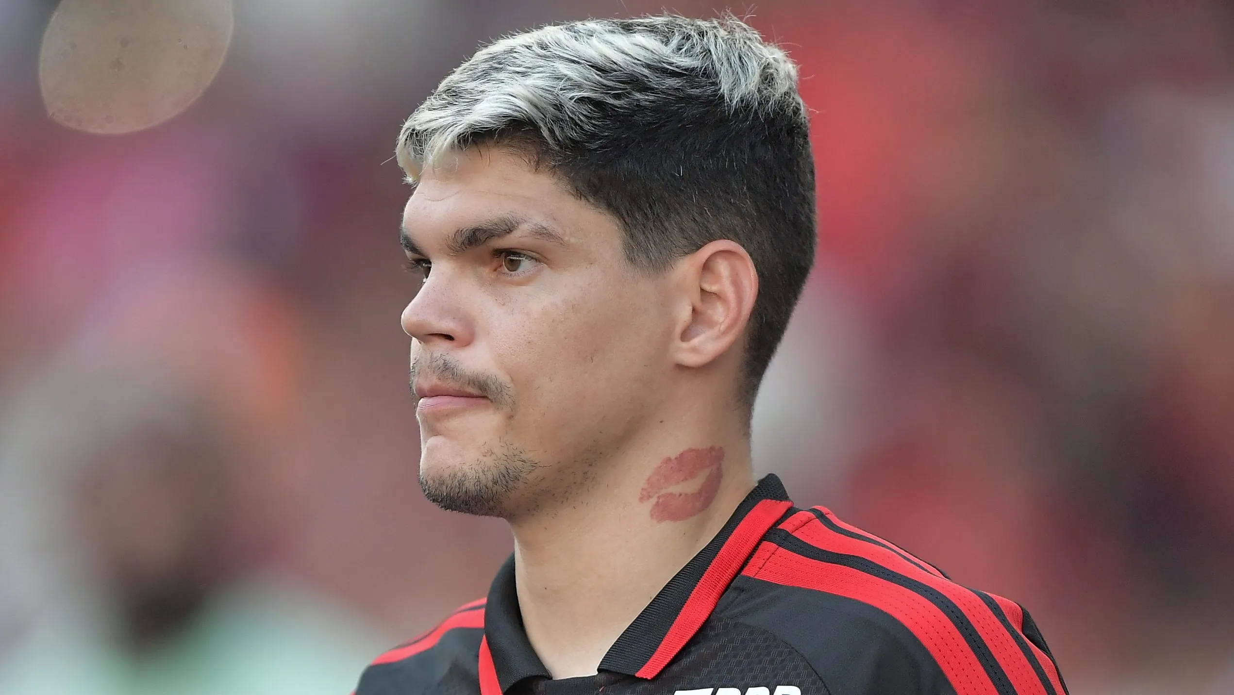Flamengo decide futuro de Ayrton Lucas e impõe condição - Imagem do artigo original