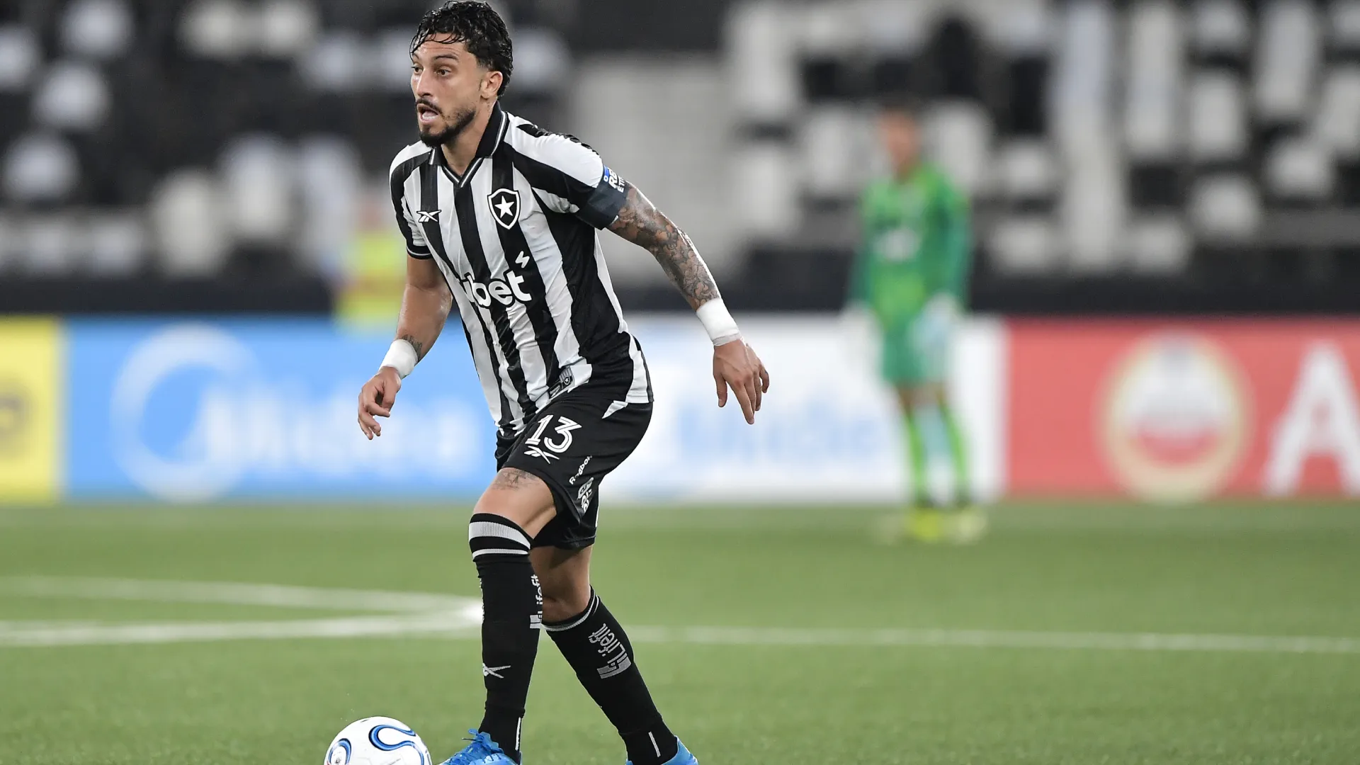 Botafogo corre para renovar jogadores em fim de contrato - Imagem do artigo original