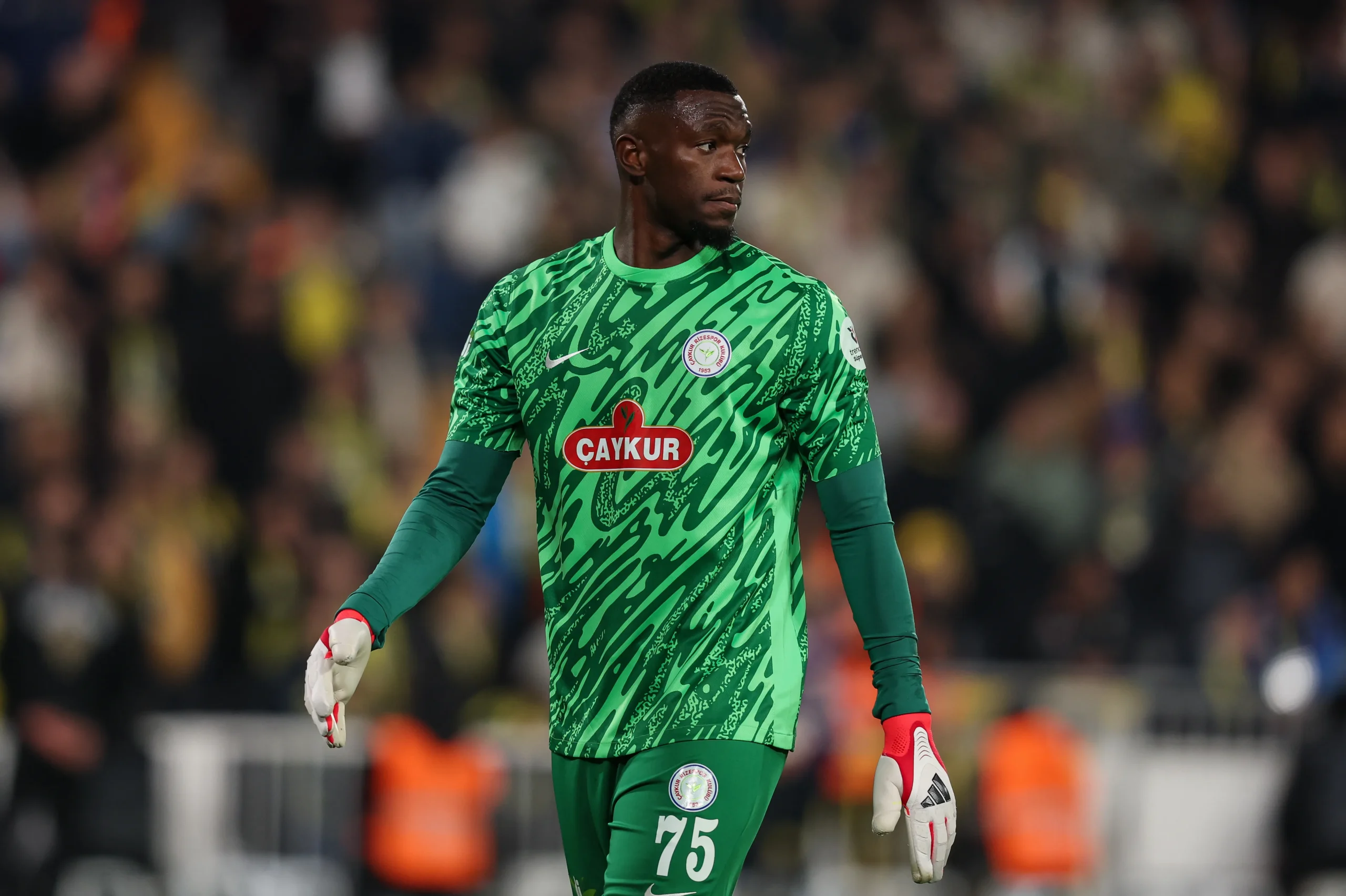 Yahia Fofana: goleiro cotado para reforçar clubes do Brasil - Imagem do artigo original