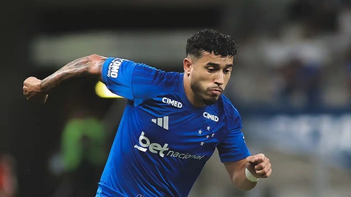Grêmio desiste de William e busca lateral brasileiro - Imagem do artigo original