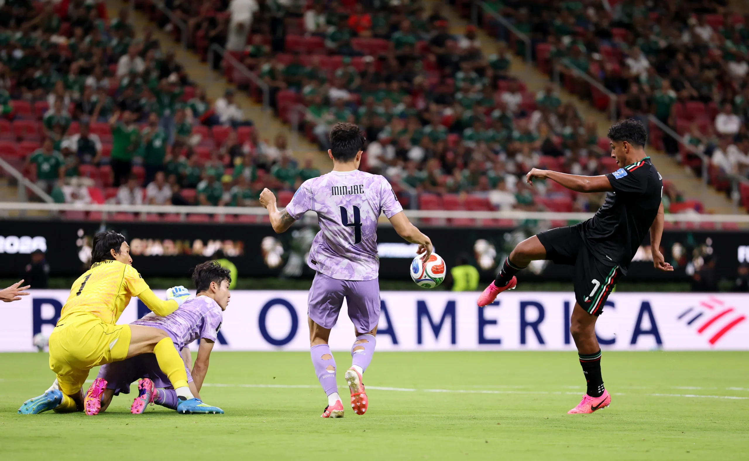 México x Coreia do Sul: falha de Kim Seung-Gyu garante vaga ao El Tri - Imagem do artigo original